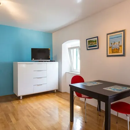 Mirjana, Casa de hóspedes