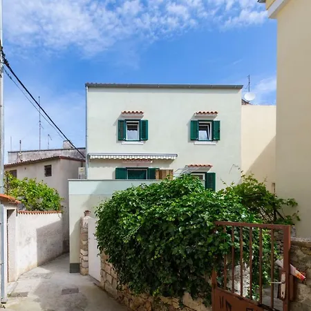 Mirjana, Casa de hóspedes