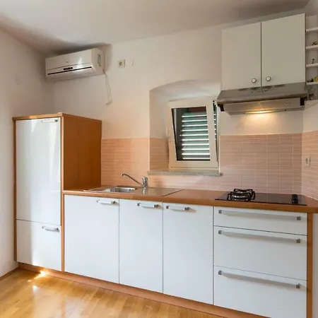 Mirjana, Casa de hóspedes 3*