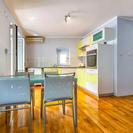 Guest house Mirjana, 3*